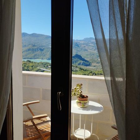 B&B "Za' Vittoria"#Lagodibomba Exteriér fotografie
